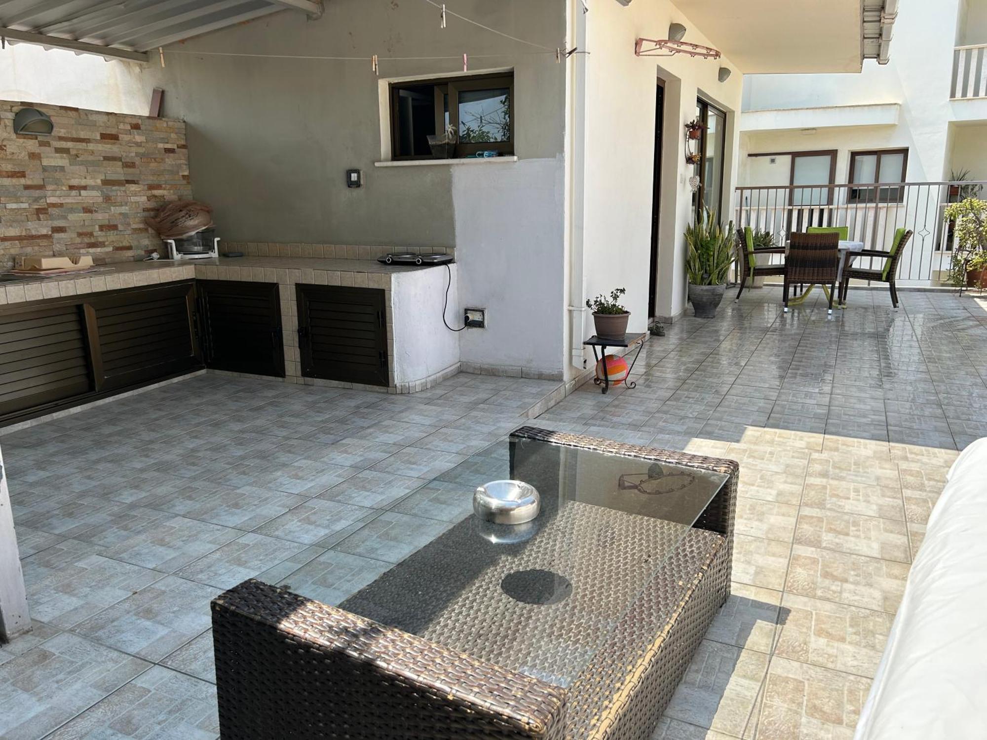 Extremely Comfy Apt With Spacious Private Terrace 10Min Walk To The Beach & In Town 라르나카 외부 사진