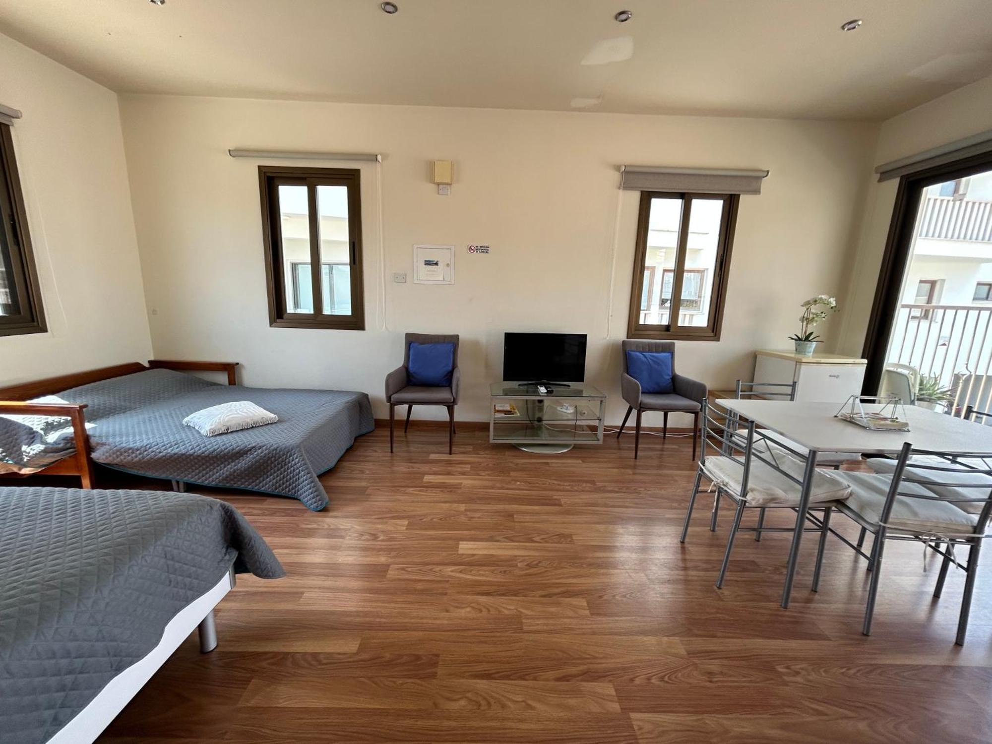 Extremely Comfy Apt With Spacious Private Terrace 10Min Walk To The Beach & In Town 라르나카 외부 사진