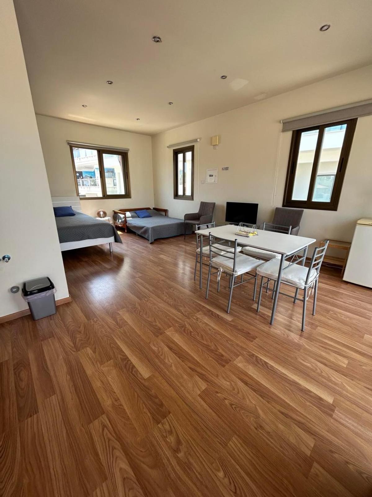 Extremely Comfy Apt With Spacious Private Terrace 10Min Walk To The Beach & In Town 라르나카 외부 사진